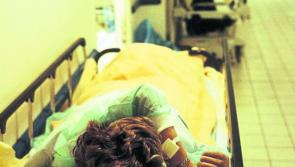 Nurses call for 'serious intervention' as almost 1000 people wait on trolleys today (Jan 3)