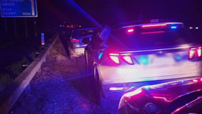 Unlicensed motorist who overtook Garda&iacute; on M1 found to have live bench warrant 