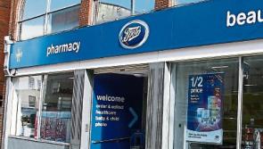 Shoplifter cut finger while removing tags at Limerick store