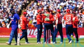 Richard Gleeson stars on debut as England set 171 by India to level T20 series