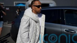 Fernando Alonso collects a signed Lewis Hamilton cap in show of apology