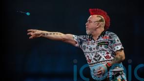 Peter Wright eases past Andrew Gilding at World Matchplay