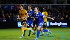Ten-man Eastleigh fight back to earn FA Cup third round replay against Newport
