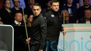 Ronnie O&rsquo;Sullivan closes in on World Championship quarter-final spot