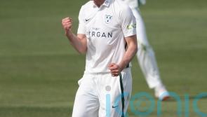 Ed Barnard leads Warwickshire recovery after Surrey seamers make inroads