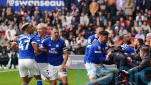 Callum Robinson&rsquo;s late equaliser earns Cardiff a point in derby at Swansea