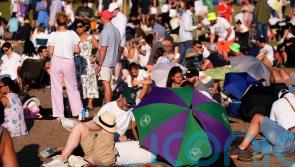 Wimbledon fans prepare for 34C heat with wine, umbrellas and strawberries