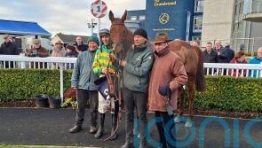 Easy for Dinoblue as she defends Opera Hat crown