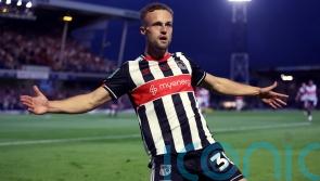 Grimsby close on play-offs with win over Salford