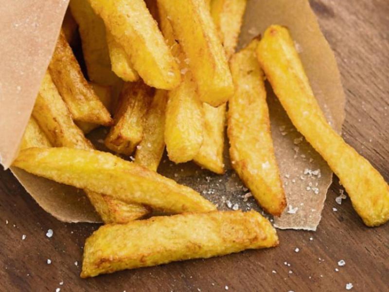 Man travelling from Denmark among thousands who queued for final time at iconic Irish chipper 