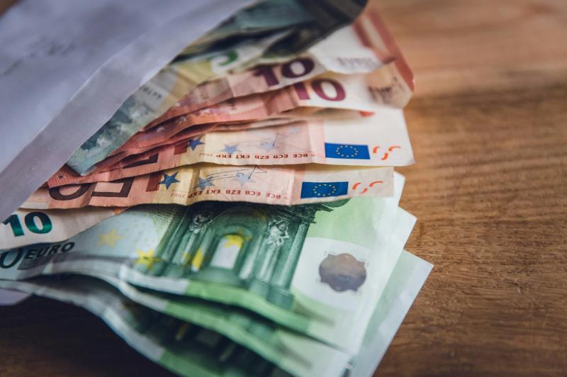 Parents can claim social welfare payment of &euro;285 per child this summer