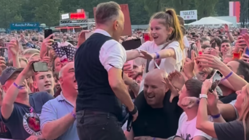 WATCH: Bruce Springsteen gifts guitar pick to little girl at Belfast concert