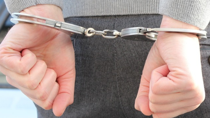 Garda&iacute; arrest five men after car chase results in collision with two Garda vehicles