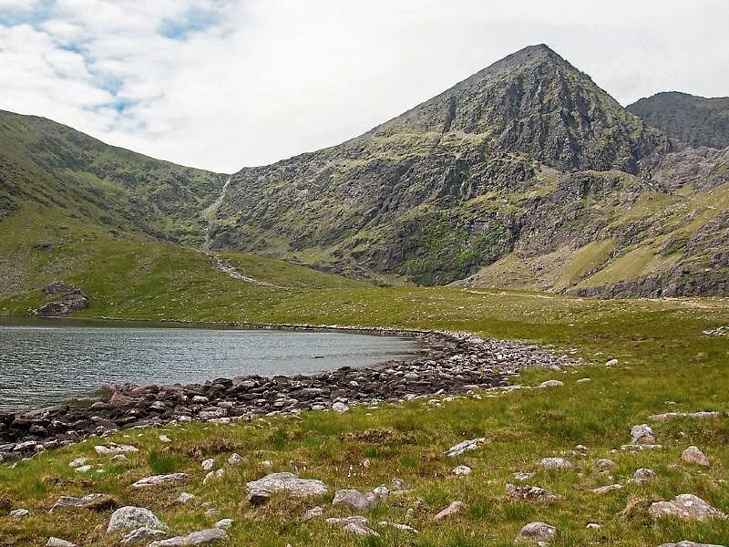 Giant asteroid taller than Carrauntoohil expected to soar past Earth tomorrow