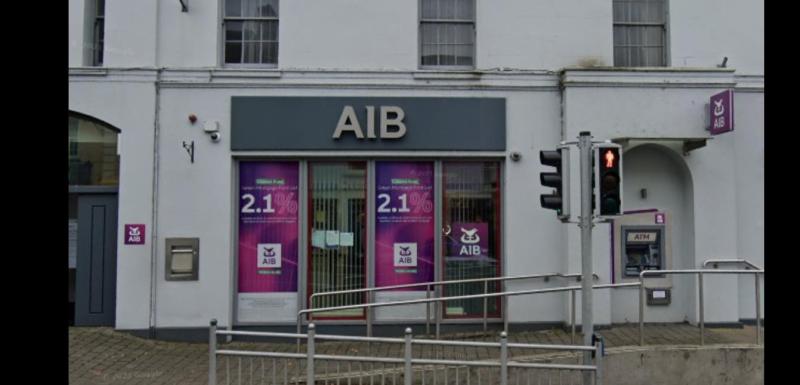 &nbsp;AIB names branches set to become cashless as TD slams 'tone deaf' move