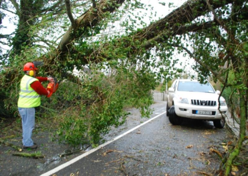 Storm Barra causes more chaos overnight with 59,000 without electricity 