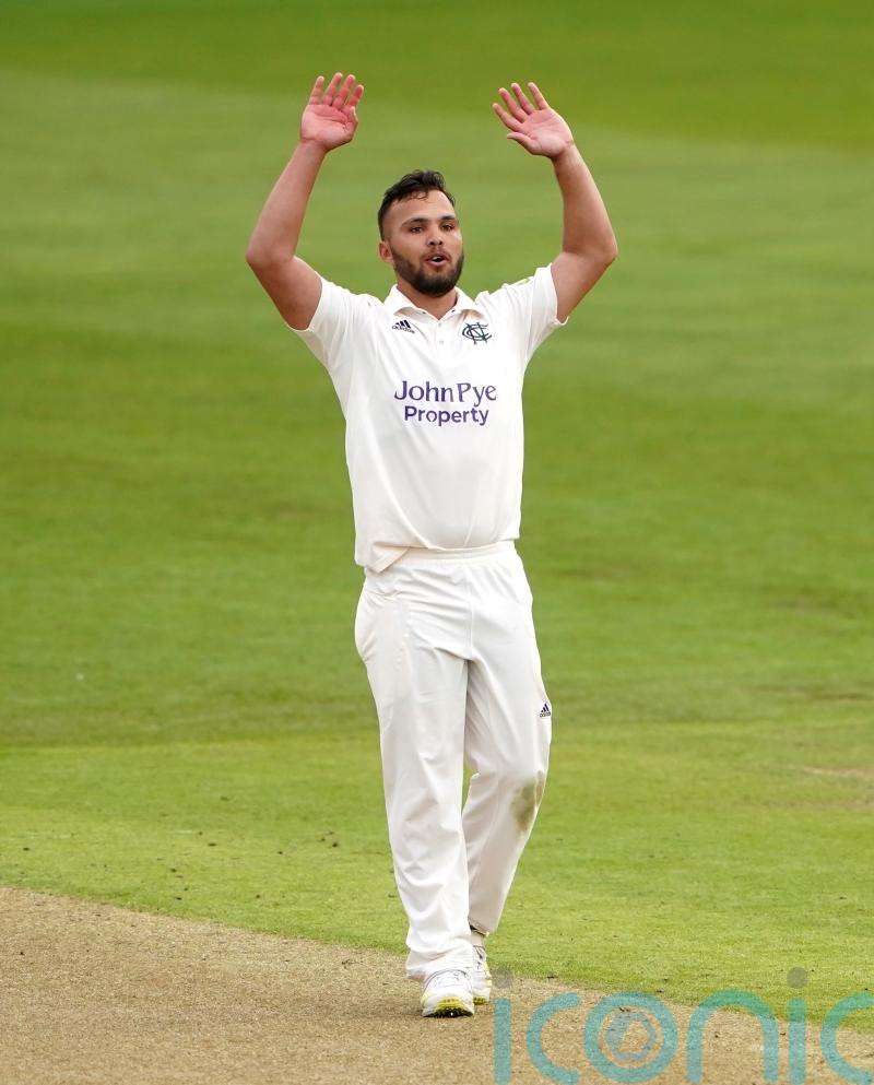 Nottinghamshire hammer Leicestershire to return to the summit