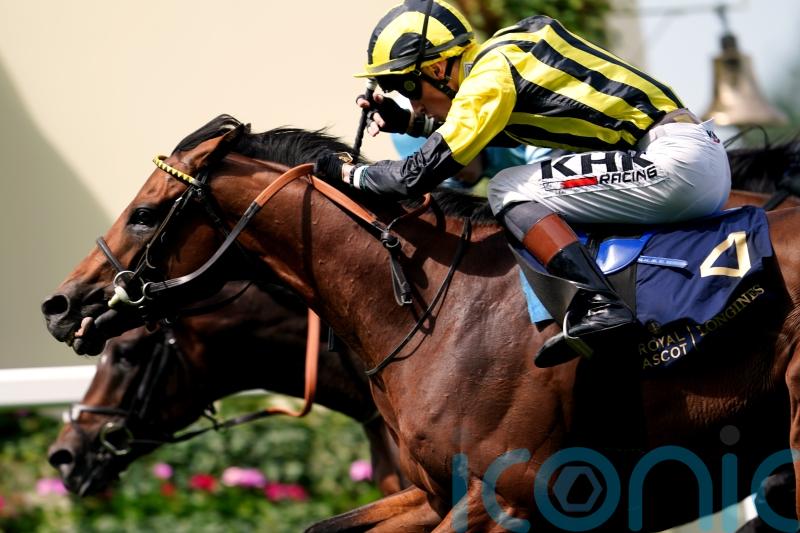 Eldar Eldarov battles to Queen&rsquo;s Vase victory