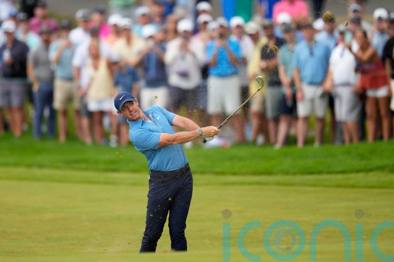 Four major champions including Rory McIlroy vie for victory at the US Open