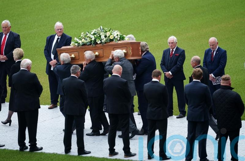 Thousands pay respects to &lsquo;great&rsquo; Phil Bennett at former Wales star&rsquo;s funeral