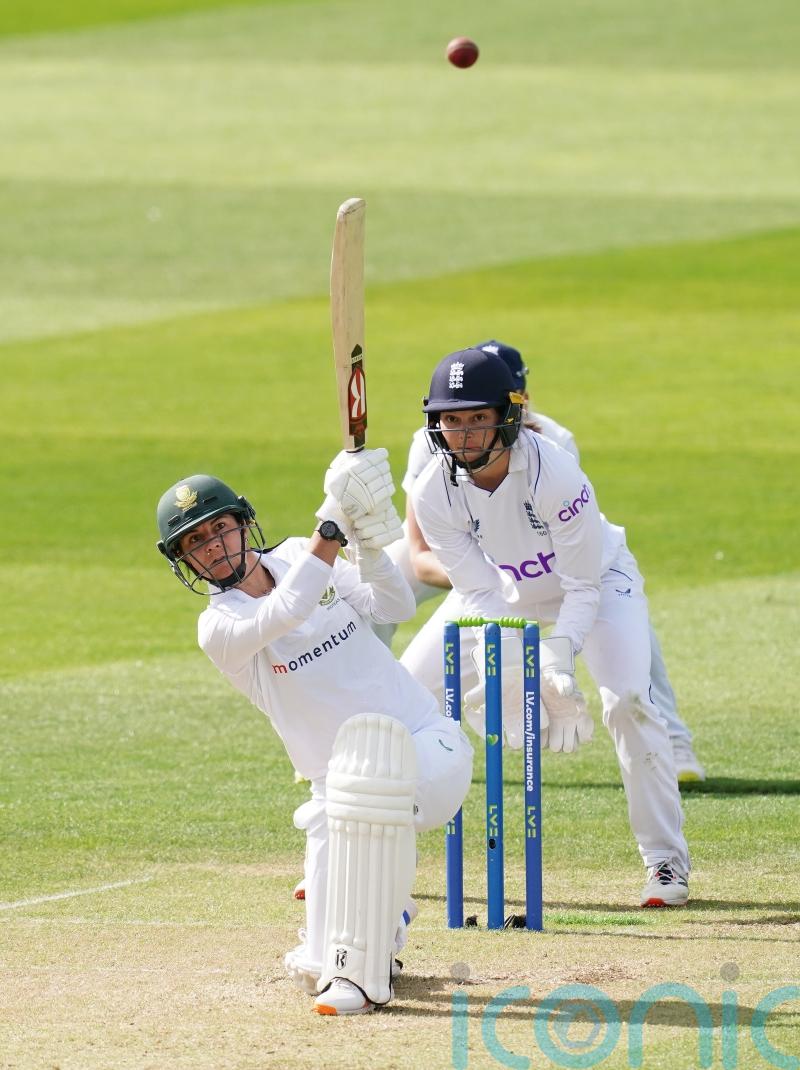 Marizanne Kapp steers South Africa out of trouble after England&rsquo;s flying start