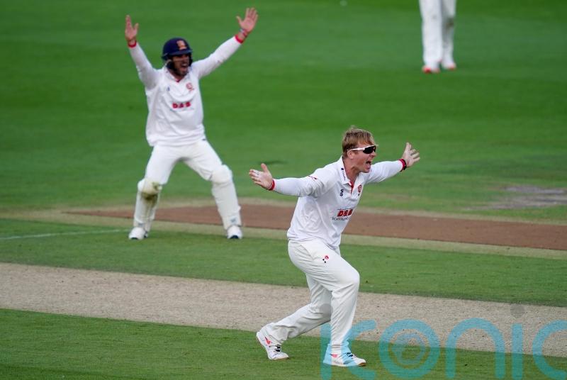 Simon Harmer bowls Essex to thrilling win while Surrey dominate Kent