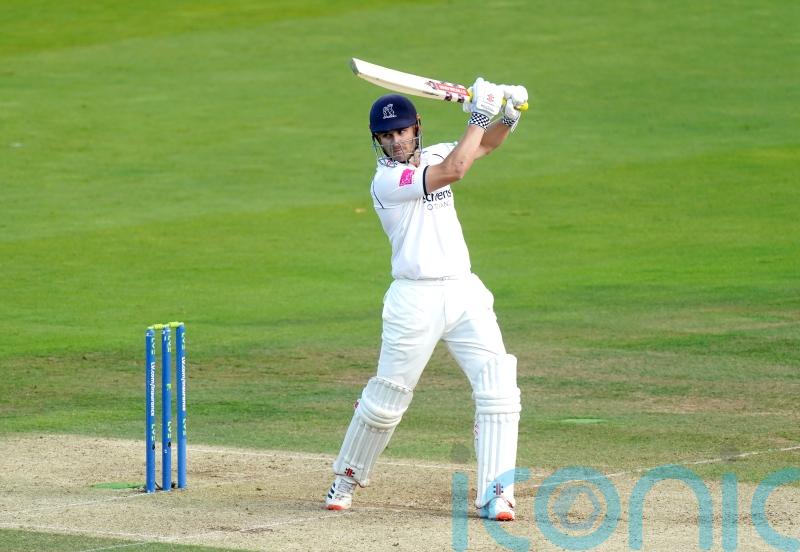 Sam Hain leads the way as title hopefuls Surrey are frustrated