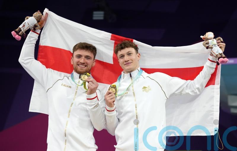 Matty Lee and Noah Williams defy cramp to claim Commonwealth gold