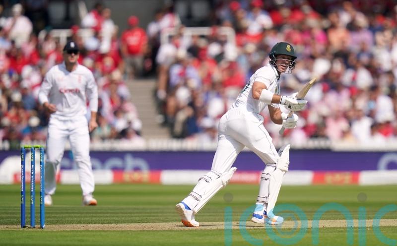 Sarel Erwee fifty helps South Africa strengthen hold on first Test with England