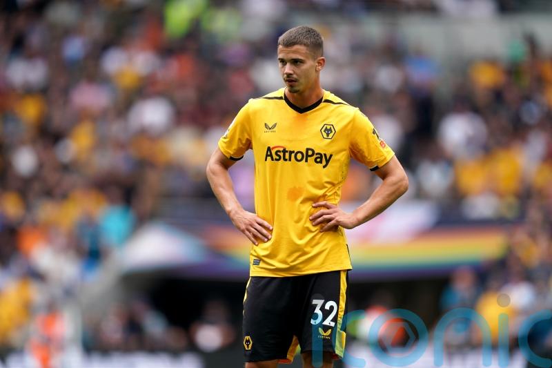 Leander Dendoncker may have to wait for Aston Villa debut