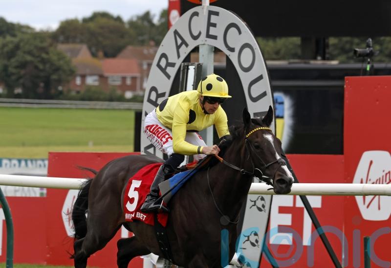 Royal Champion thrills Varian with Doonside Cup demolition