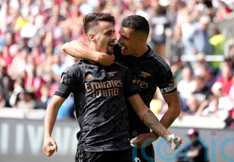 Arsenal breeze past Brentford to return to Premier League summit