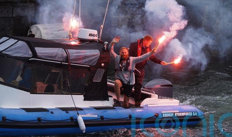 Damian Browne arrives to hero&rsquo;s welcome after rowing to Ireland from New York