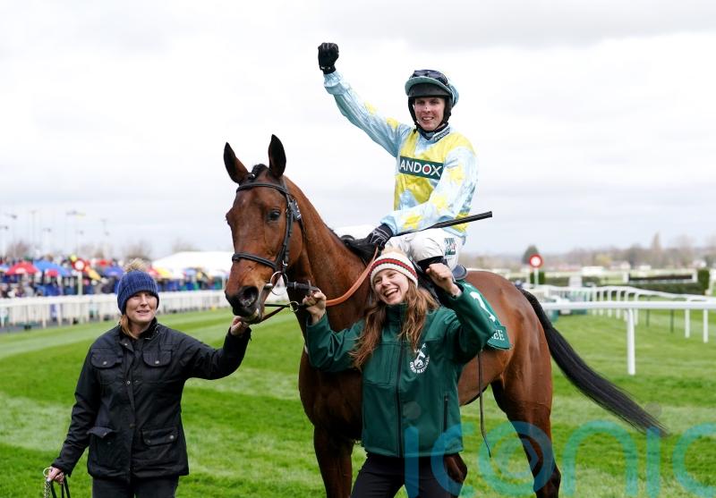 Bank back at Aintree for Old Roan return
