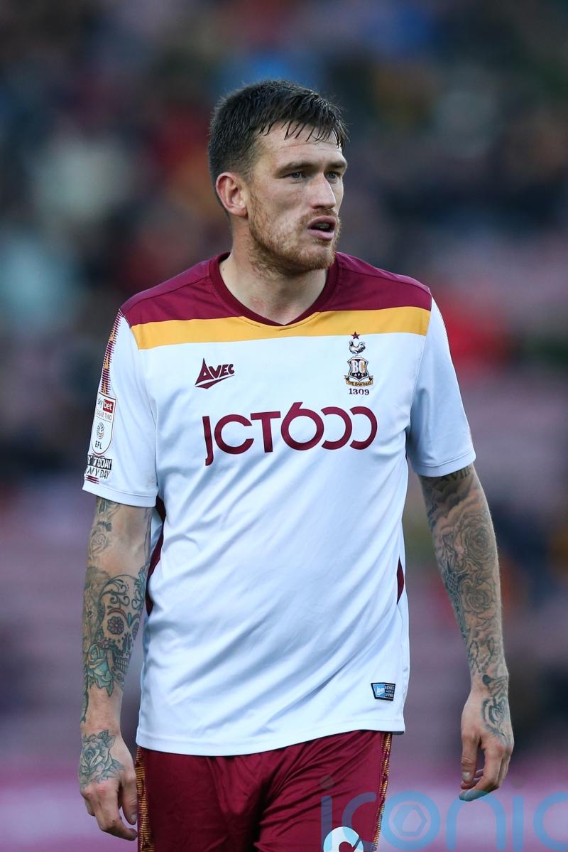 Bradford held to frantic goalless draw at Grimsby