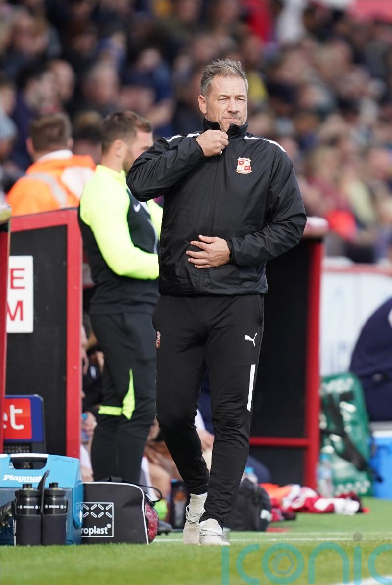 Scott Lindsey hails &lsquo;outstanding&rsquo; Swindon after big win over promotion rivals