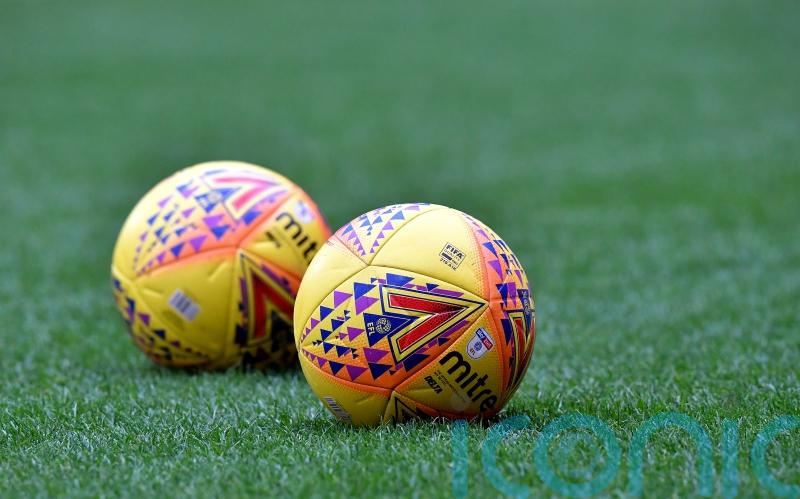 Boreham Wood respond to York penalty by forcing draw