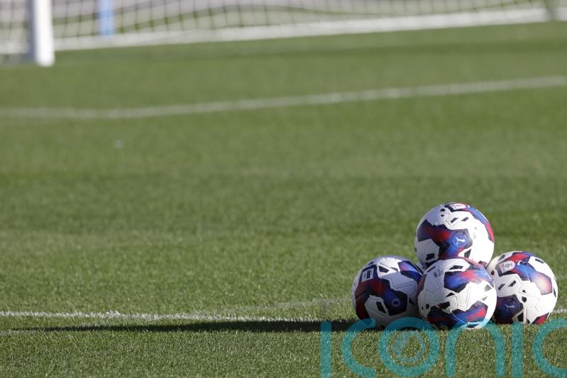 Goalkeeper sent off after confronting fan who allegedly urinated in his bottle