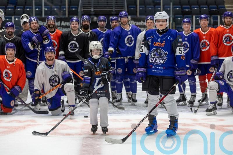 Young Ukrainian ice hockey fans train with Glasgow Clan