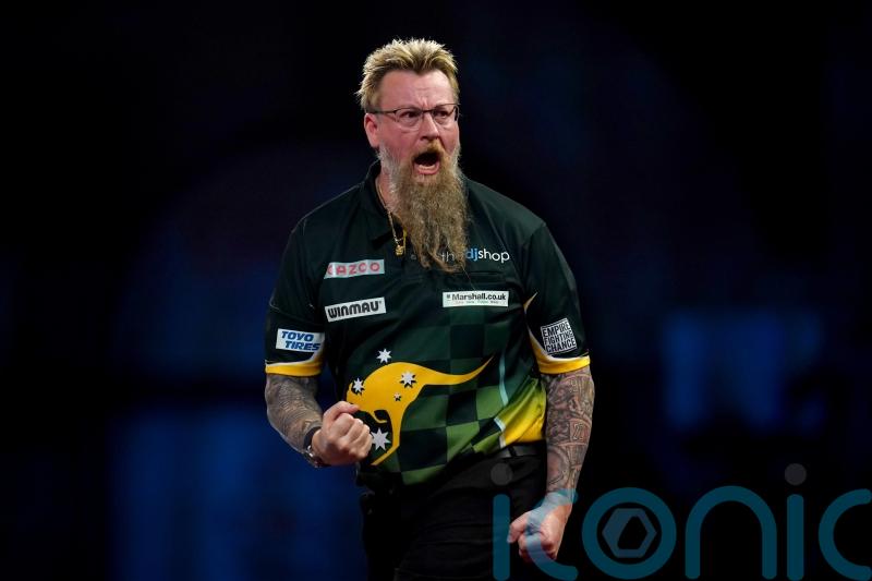 Simon Whitlock makes PDC progress after &lsquo;real battle&rsquo; as Lisa Ashton knocked out