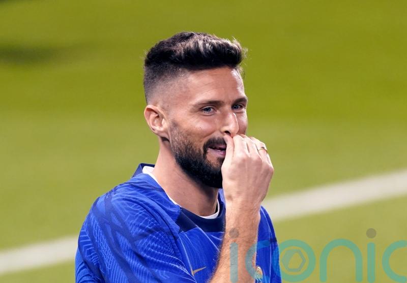 Olivier Giroud laughs off Jason Cummings&rsquo; claims over shirt-swap snub