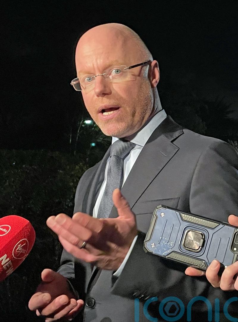 Health Minister says pressure on hospitals likely to get worse