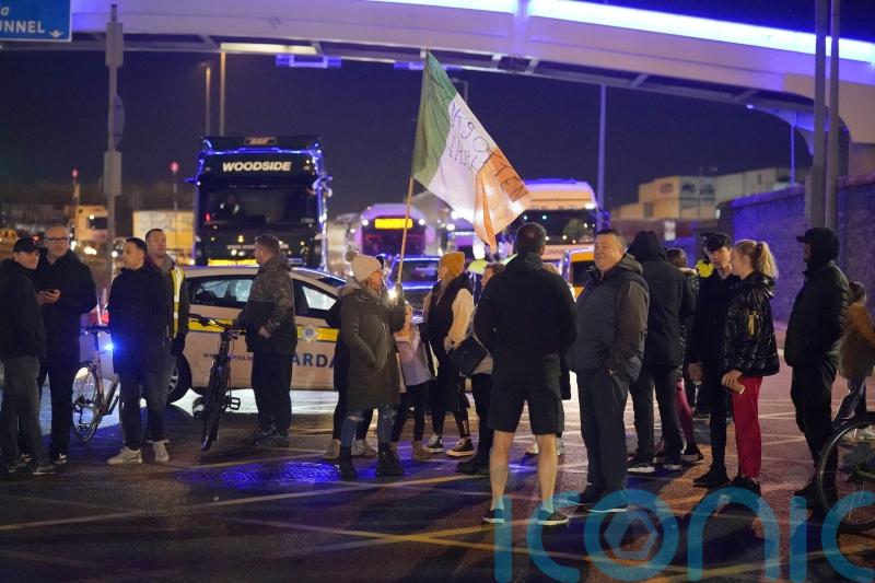 Department &lsquo;deplores&rsquo; protests held outside centres where migrants are living