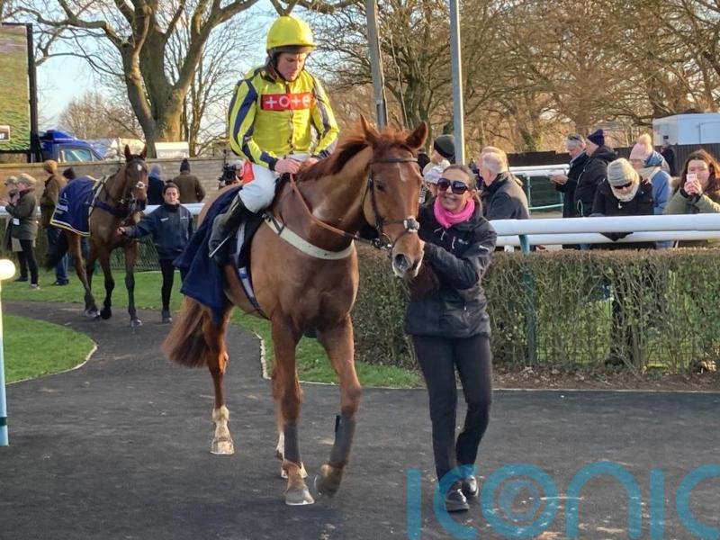 Perseus Way out in front in Chatteris Fen victory