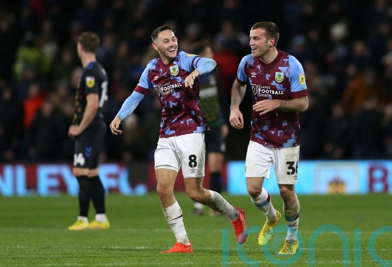 Burnley maintain lead as Sheffield United keep pace with win