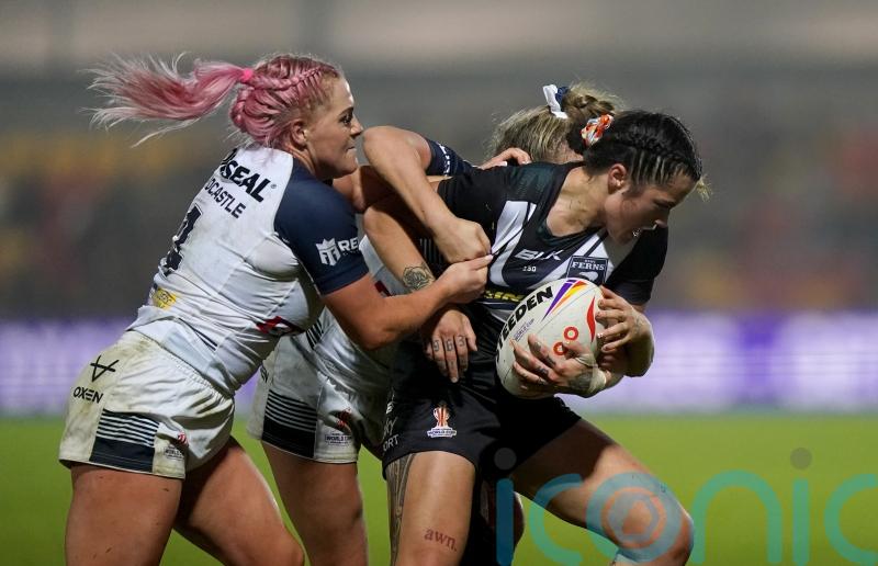 Leeds sign England international Amy Hardcastle from St Helens