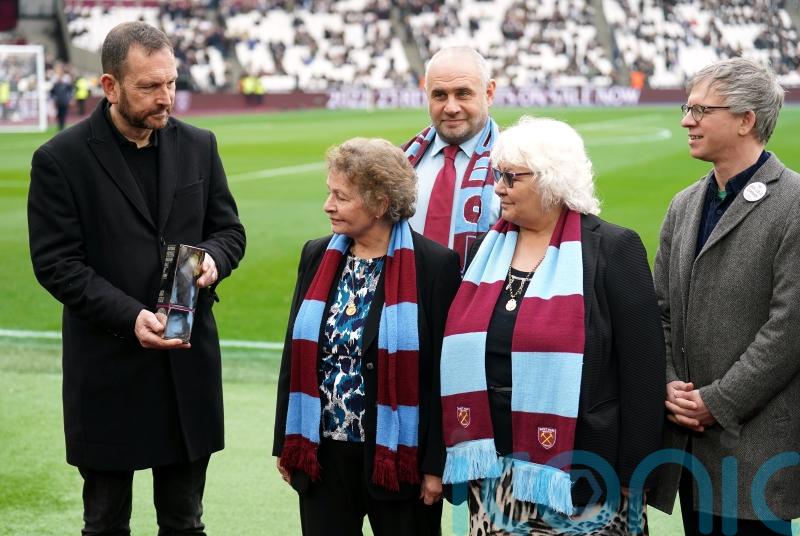 Jack Leslie, the first black player called up by England, posthumously honoured