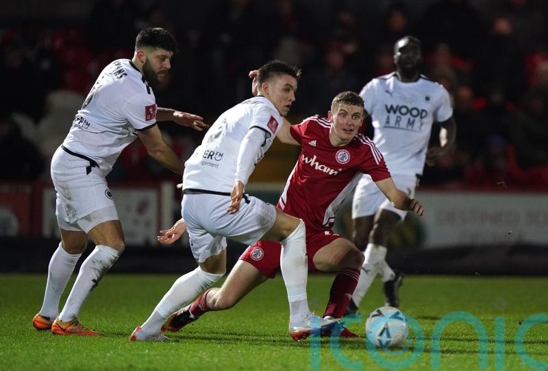 York end losing run in draw with Boreham Wood