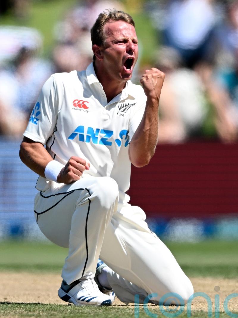 England fall just short as one-run victory enables New Zealand to tie series 1-1