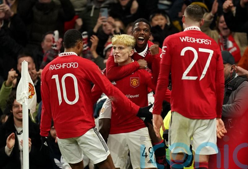 Manchester United produce late fightback to beat West Ham in the FA Cup